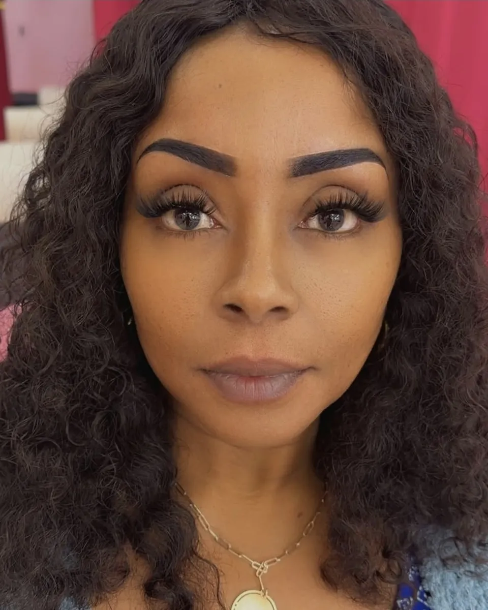Healed ombré brows with soft powder shading